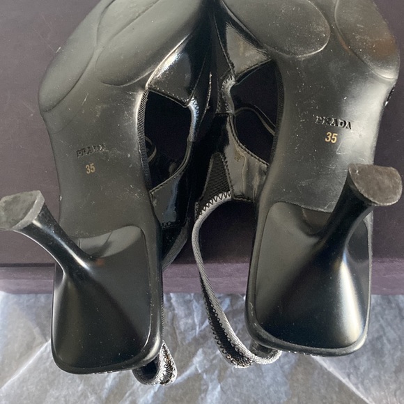 Vintage Prada sandal with black and a little gray trim in size 5 - Picture 10 of 13